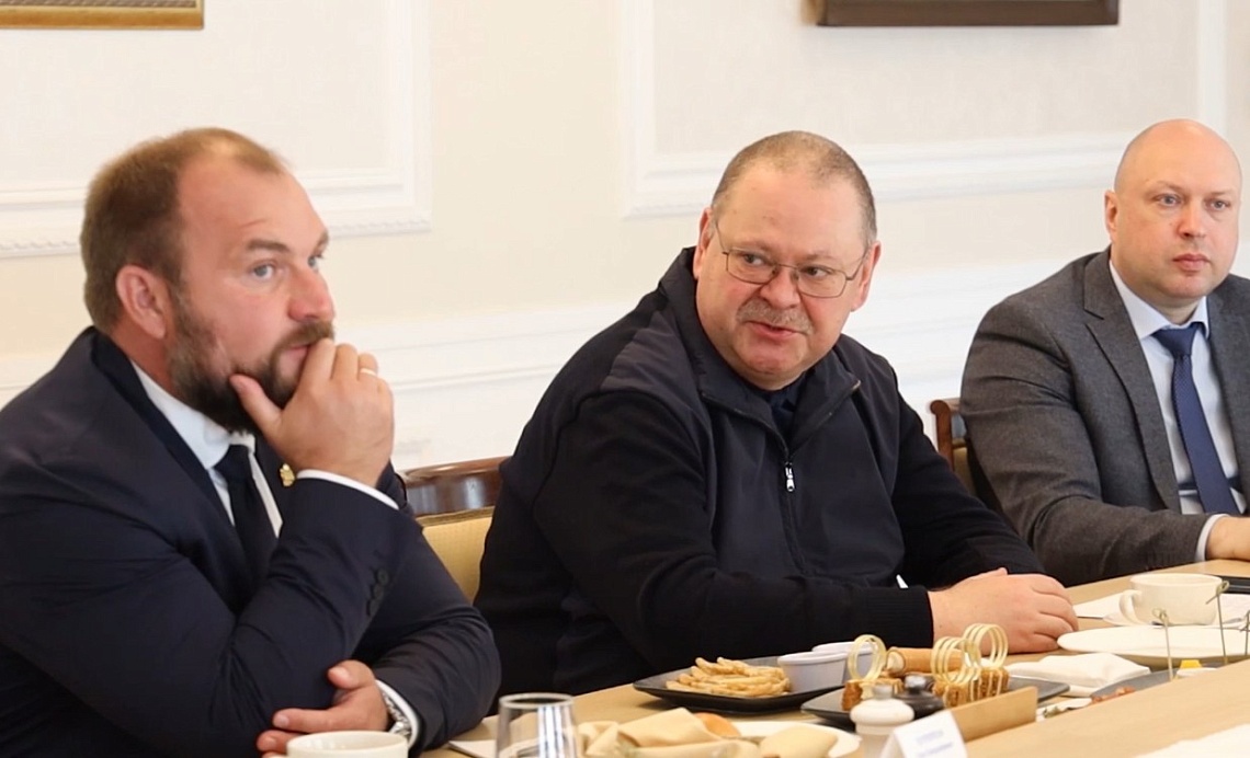 Губернатор Олег Мельниченко принял участие в бизнес-завтраке с предпринимателями региона